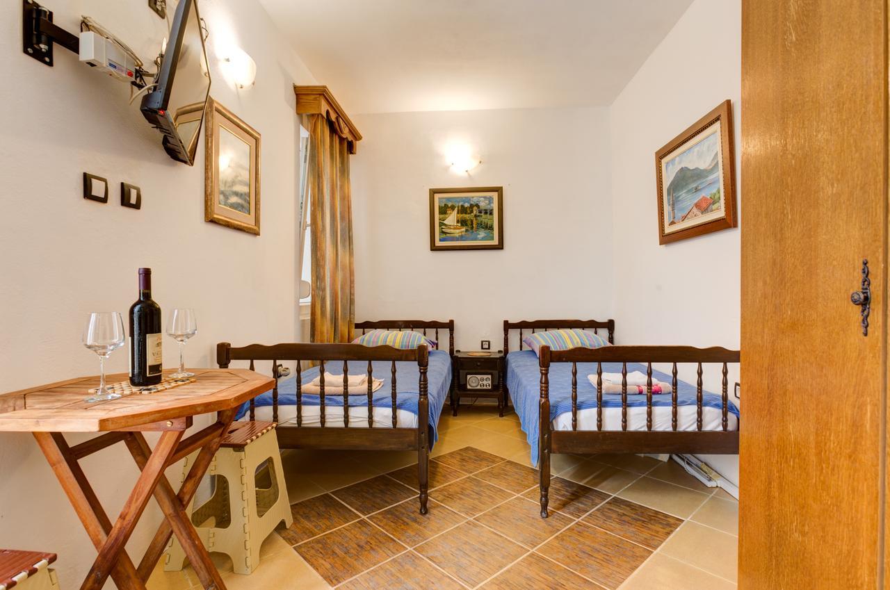 Sea Oasis Apartments - Milosevic Cattaro Esterno foto
