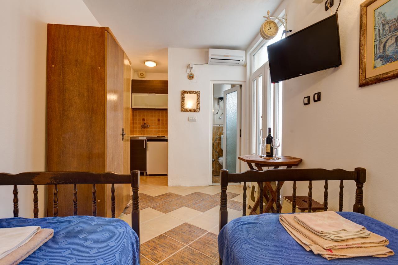 Sea Oasis Apartments - Milosevic Cattaro Esterno foto